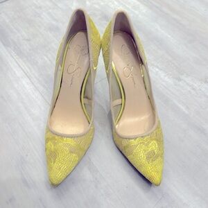 Jessica Simmon Neon Yelloe Lace Pumps